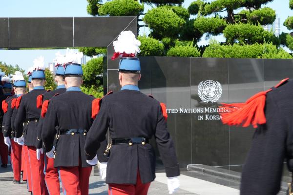 프랑스 생시르 육군사관학교 유엔기념공원 헌화식의 파일 이미지